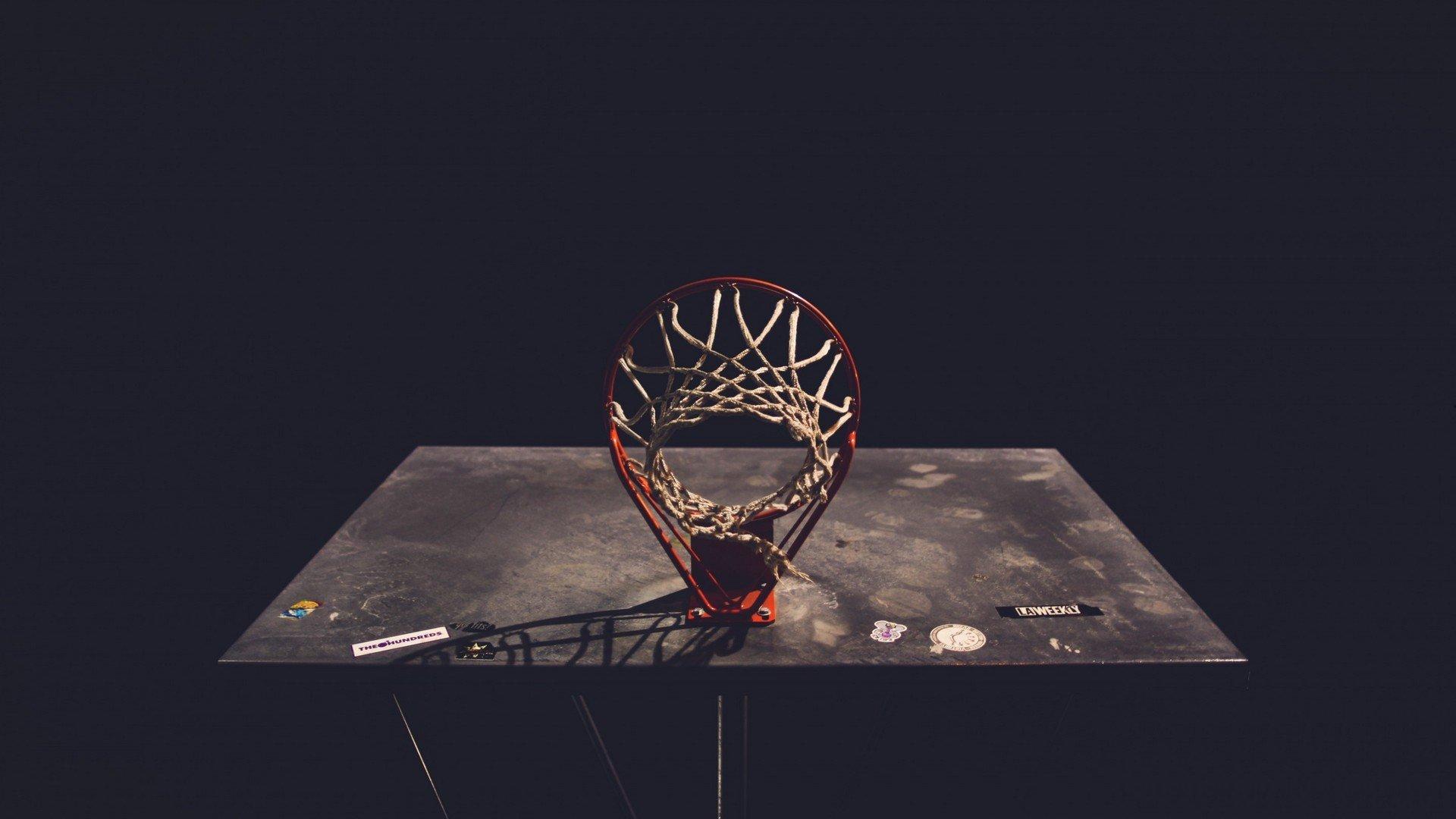 百米飞人巅峰对决 新星闪耀刷新赛季最佳